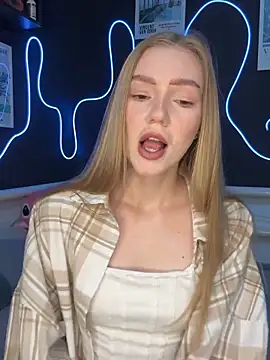 MilaMoone online show from 10/30/25, 10:46