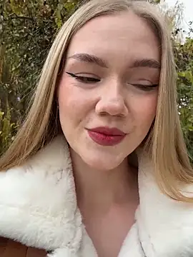 MilaMoone online show from 11/14/25, 10:19