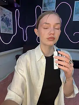 MilaMoone online show from 02/28/26, 10:59