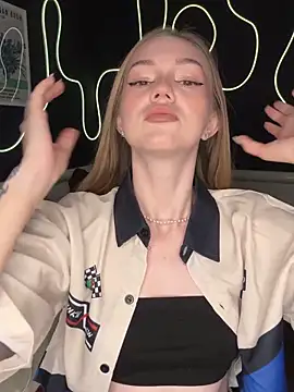 MilaMoone online show from 12/14/25, 11:49