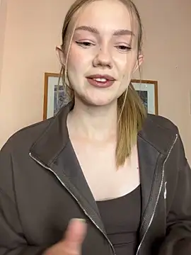 MilaMoone online show from 12/05/25, 02:15