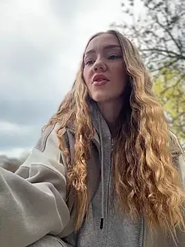 MilaMoone online show from 04/05/26, 10:44