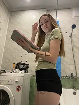 MilaMoone online show from 04/13/26, 07:07