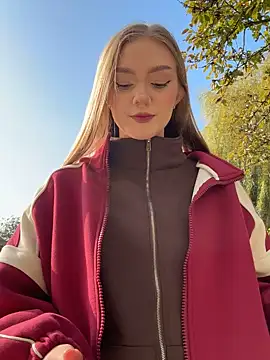 MilaMoone online show from 11/07/25, 11:04