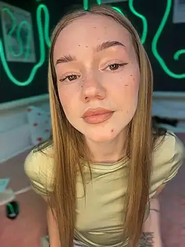 MilaMoone online show from 04/18/26, 11:01