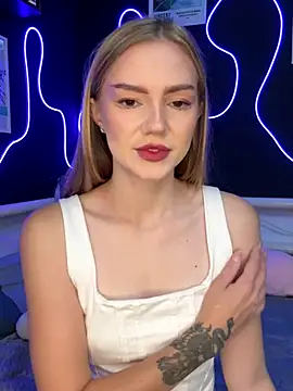 MilaMoone online show from 10/27/25, 11:11