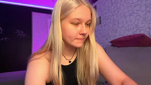 Snapshot of Dory_liss chatting on 10/23/25, 12:15 Dory liss online show from 10/23/25, 12:15