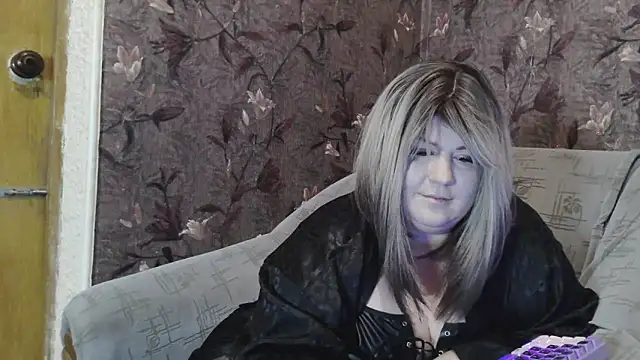 YuliiaSan online show from 04/21/26, 05:52