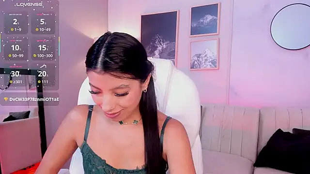 Tiffany Low online show from 12/01/25, 01:23