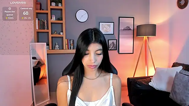 Snapshot of Tiffany_Low chatting on 04/05/26, 02:46 Tiffany Low online show from 04/05/26, 02:46