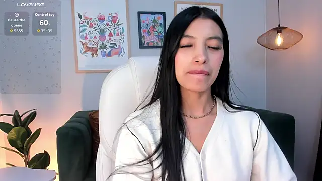 Snapshot of Tiffany_Low chatting on 04/04/26, 03:51 Tiffany Low online show from 04/04/26, 03:51