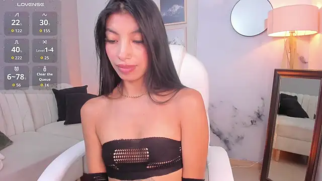 Snapshot of Tiffany_Low chatting on 03/30/26, 02:07 Tiffany Low online show from 03/30/26, 02:07