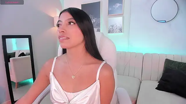 Tiffany Low online show from 11/26/25, 01:00