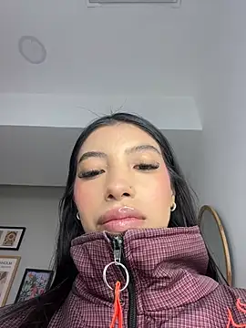 Tiffany Low online show from 05/21/26, 12:13