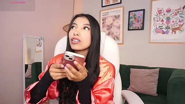 Tiffany Low online show from 07/10/26, 01:00
