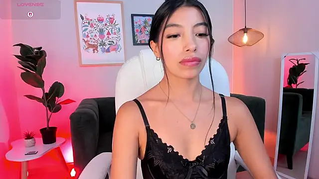 Tiffany Low online show from 06/19/26, 05:30