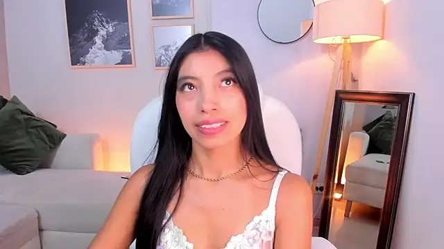 Snapshot of Tiffany_Low chatting on 04/06/26, 01:34 Tiffany Low online show from 04/06/26, 01:34