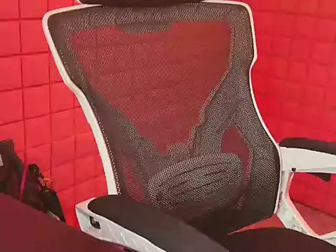 Snapshot of VyLouis2kk7 chatting on 10/17/25, 02:41 VyLouis2kk7 online show from 10/17/25, 02:41