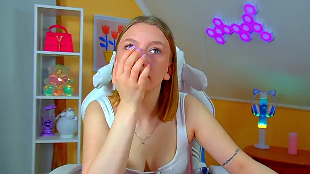 BeatriceBinoche online show from 04/14/26, 07:19