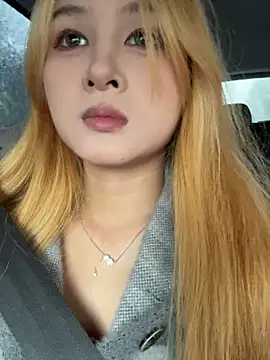 yuki june online show from 11/07/25, 09:03