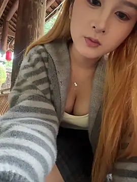 yuki june online show from 12/04/25, 08:57