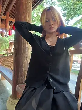 yuki june online show from 11/13/25, 08:51