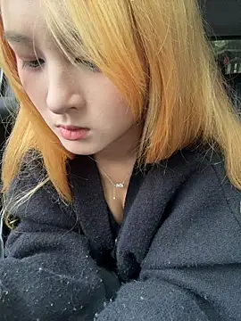 yuki june online show from 11/05/25, 08:39