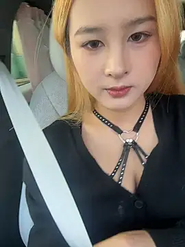 yuki june online show from 12/03/25, 07:52