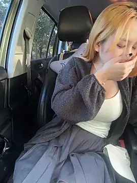 yuki june online show from 11/12/25, 09:02