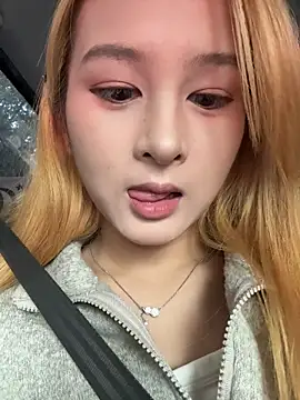 yuki june online show from 11/04/25, 09:24