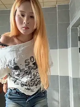 yuki june online show from 09/20/25, 08:19