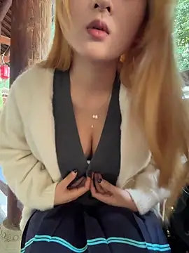 yuki june online show from 11/28/25, 08:36