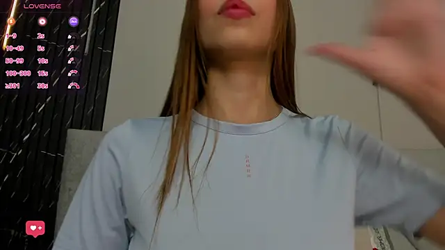 Naomi Rousse online show from 12/17/25, 12:43