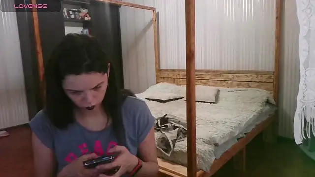 Snapshot of EthelsLover chatting on 12/17/25, 09:47 EthelsLover online show from 12/17/25, 09:47