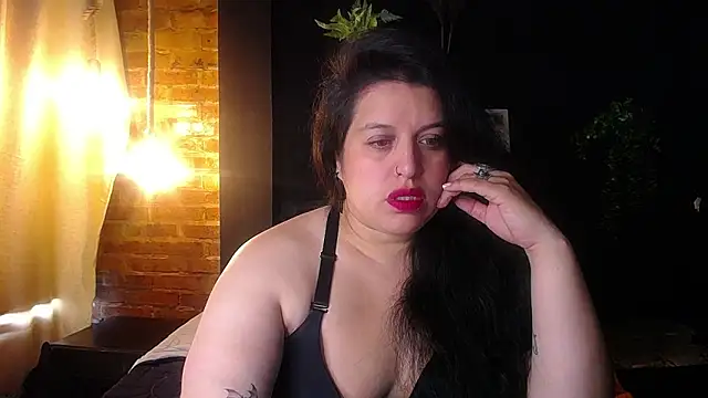 Snapshot of Andrea_secret_ chatting on 04/06/26, 02:18 Andrea secret online show from 04/06/26, 02:18