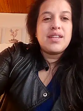 Snapshot of Andrea_secret_ chatting on 03/25/26, 01:43 Andrea secret online show from 03/25/26, 01:43