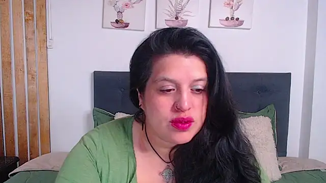 Snapshot of Andrea_secret_ chatting on 02/01/26, 02:48 Andrea secret online show from 02/01/26, 02:48