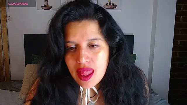 Andrea secret  online show from 11/06/25, 02:32