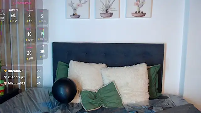 Andrea secret  online show from 12/13/25, 08:04