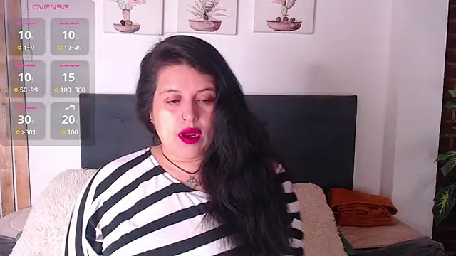 Snapshot of Andrea_secret_ chatting on 01/14/26, 03:15 Andrea secret online show from 01/14/26, 03:15