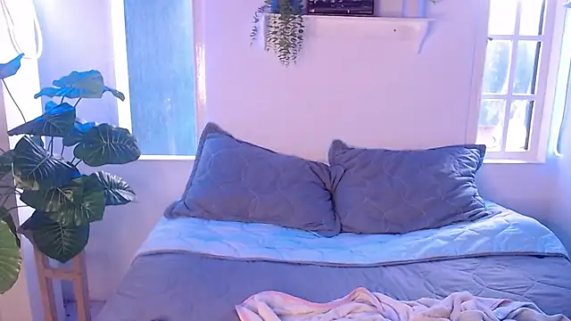 Snapshot of Andrea_secret_ chatting on 04/15/26, 07:58 Andrea secret online show from 04/15/26, 07:58