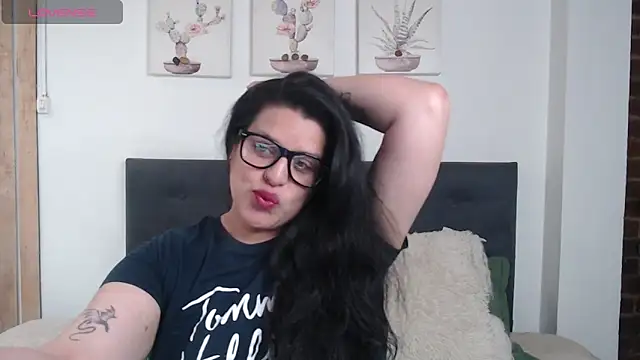 Snapshot of Andrea_secret_ chatting on 02/12/26, 04:07 Andrea secret online show from 02/12/26, 04:07