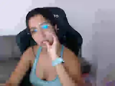 Snapshot of Valerygomez02 chatting on 05/28/26, 03:58 Valerygomez02 online show from 05/28/26, 03:58