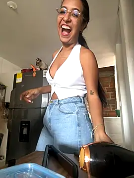 Valerygomez02 online show from 10/17/25, 07:15