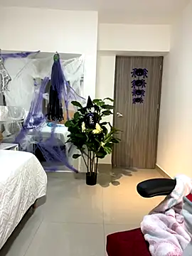 EMILIIA RICHTER   online show from 10/19/25, 11:13