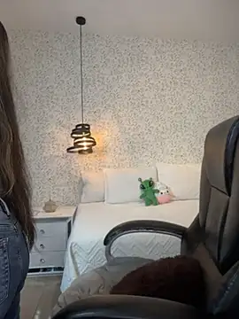 EMILIIA RICHTER   online show from 05/13/26, 08:16