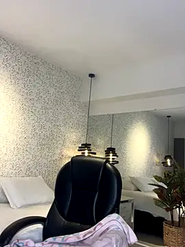 EMILIIA RICHTER   online show from 10/26/25, 11:21