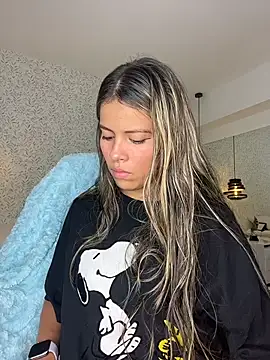 EMILIIA RICHTER   online show from 11/26/25, 11:43