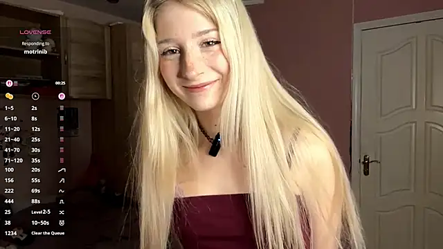 Snapshot of FridaAaberg chatting on 12/05/25, 07:07 FridaAaberg online show from 12/05/25, 07:07