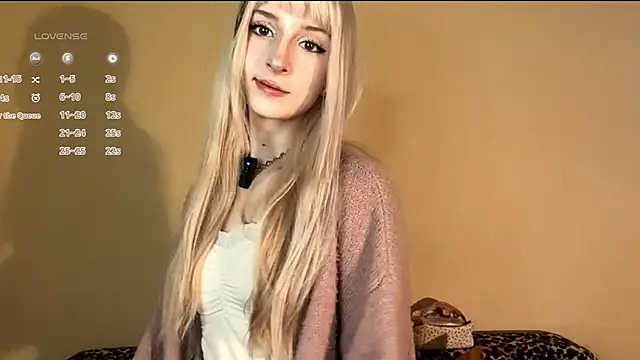 Snapshot of FridaAaberg chatting on 11/09/25, 07:23 FridaAaberg online show from 11/09/25, 07:23